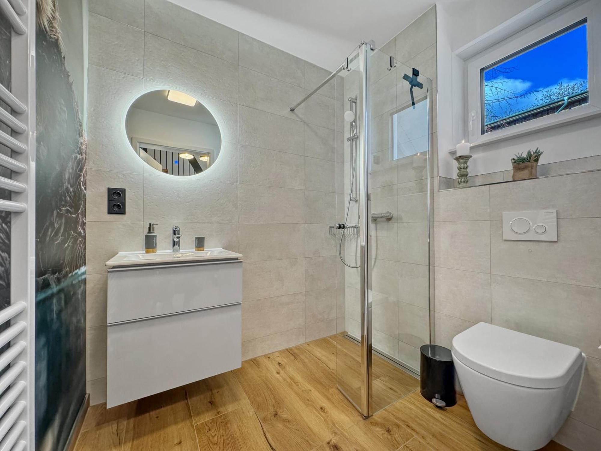 Cblue: Seeblick, Kamin, Wallbox, Natur Bentwisch Luaran gambar